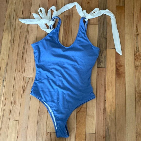 SHEIN Woman Bathing Suit - Picture 2 of 9